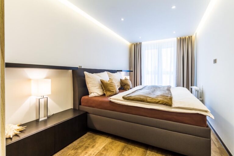 28ff2a8d-b548-4fad-b8de-89487a69b289